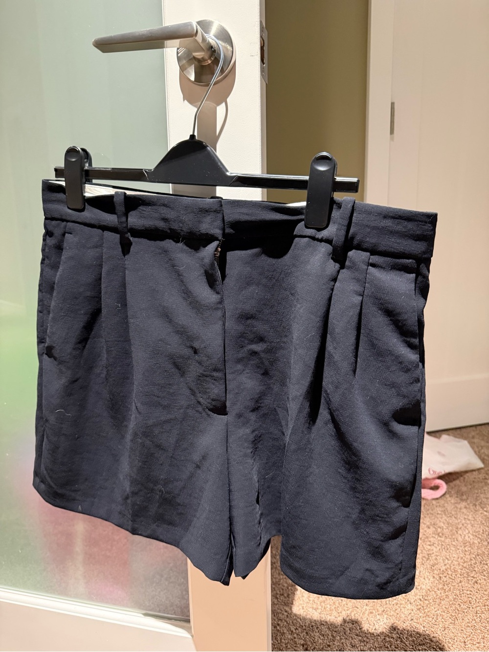 Aritzia Wilfred  Mid Pleated Thigh Shorts